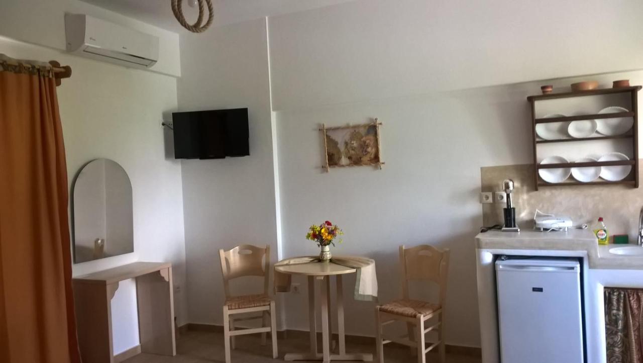 Apartmán Gyrouli 1 Pera Gyalos Exteriér fotografie